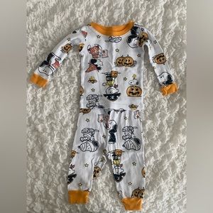 Peanuts Halloween 🎃 pajamas- size 12 months